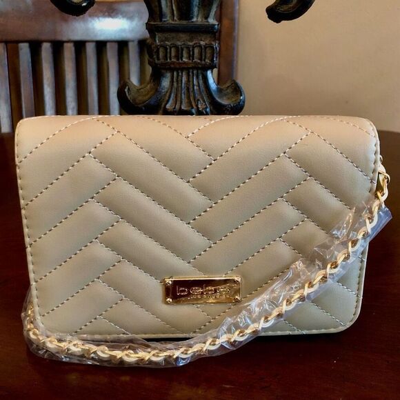 BEBE - NWT - "Sophia" Small Crossbody/Clutch in "Beige"/Quilted Vegan Leather 👝 - Picture 2 of 16